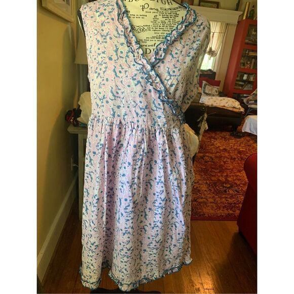 Peek Wrap Dress - Picture 3 of 6